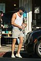 zachary quinto shows off toned arms while on coffee run 05