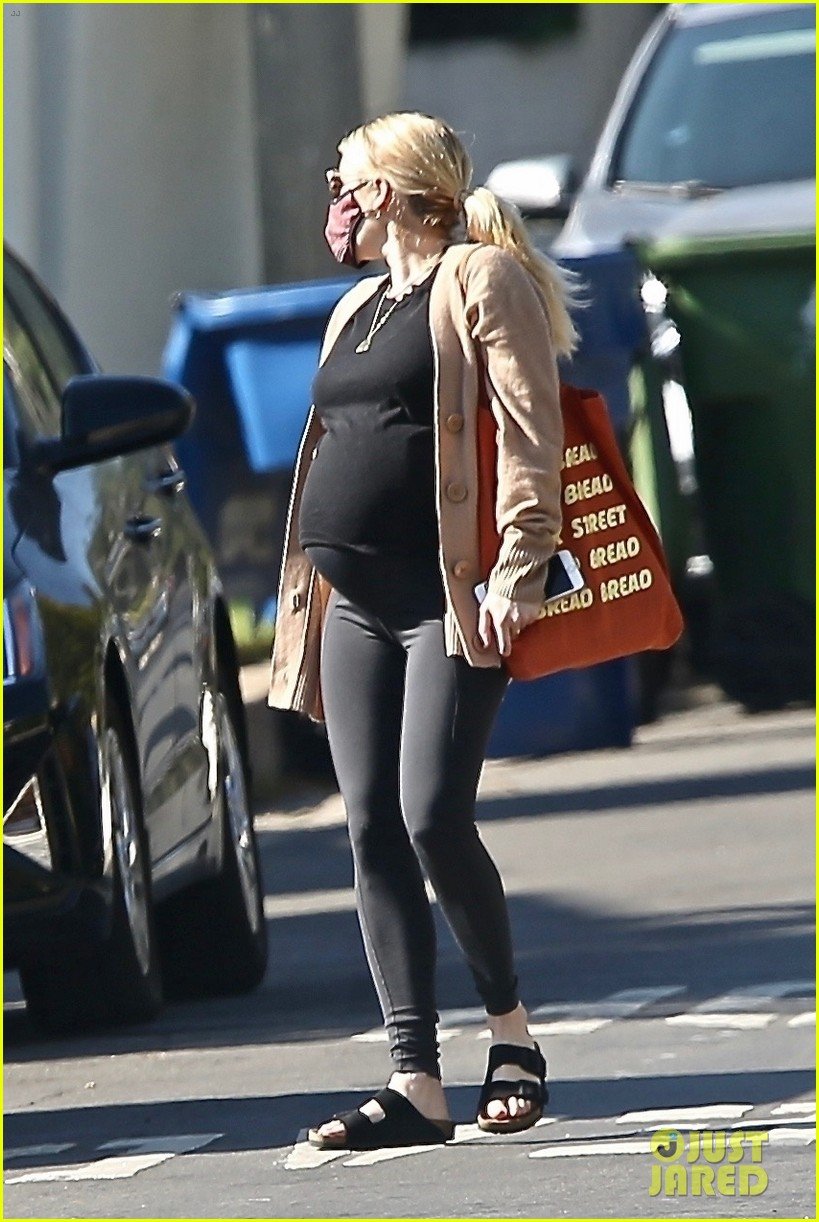 Emma Roberts Pregnant