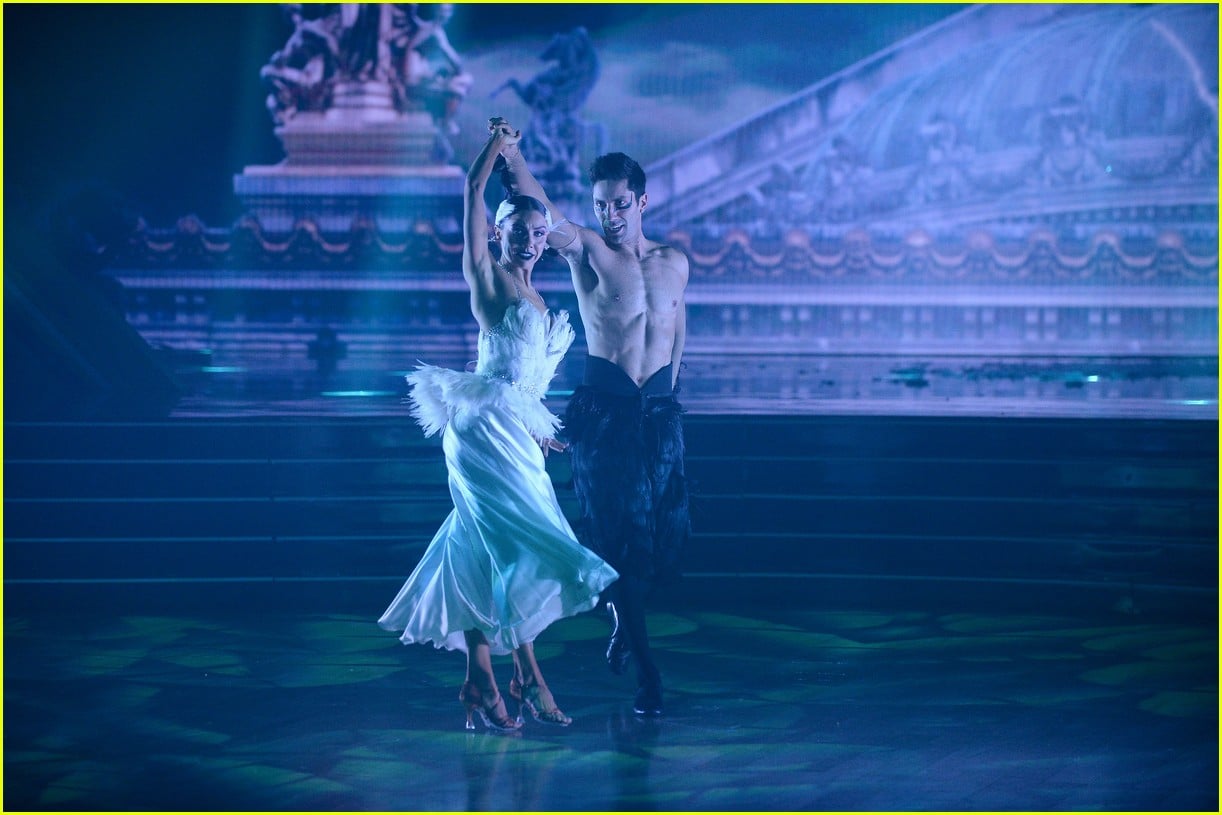 Catfish's Nev Schulman Shaved His Chest for the 'DWTS' Finale See the