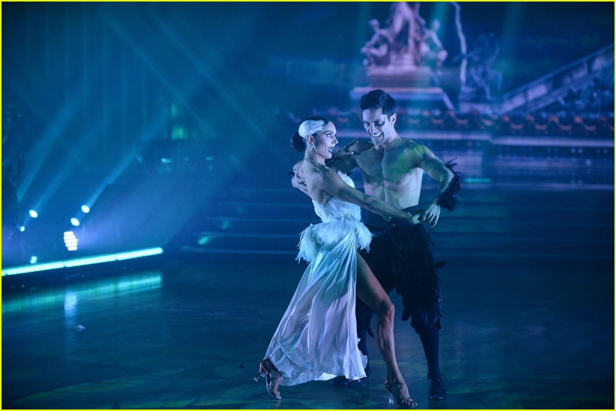 Catfish's Nev Schulman Shaved His Chest for the 'DWTS' Finale See the