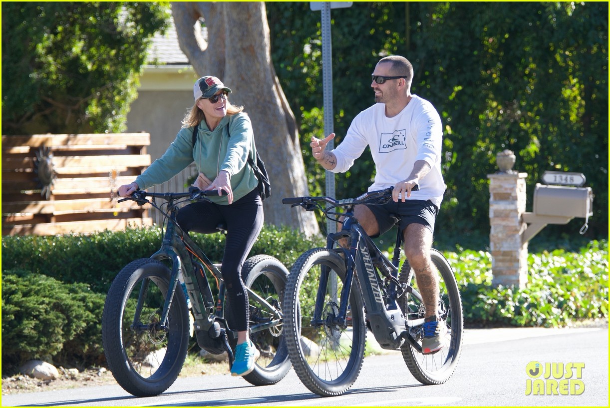 Photo: robin wright bike ride with husband 05 | Photo 4504867 | Just