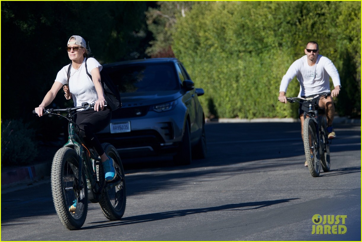 Photo: robin wright bike ride with husband 08 | Photo 4504870 | Just