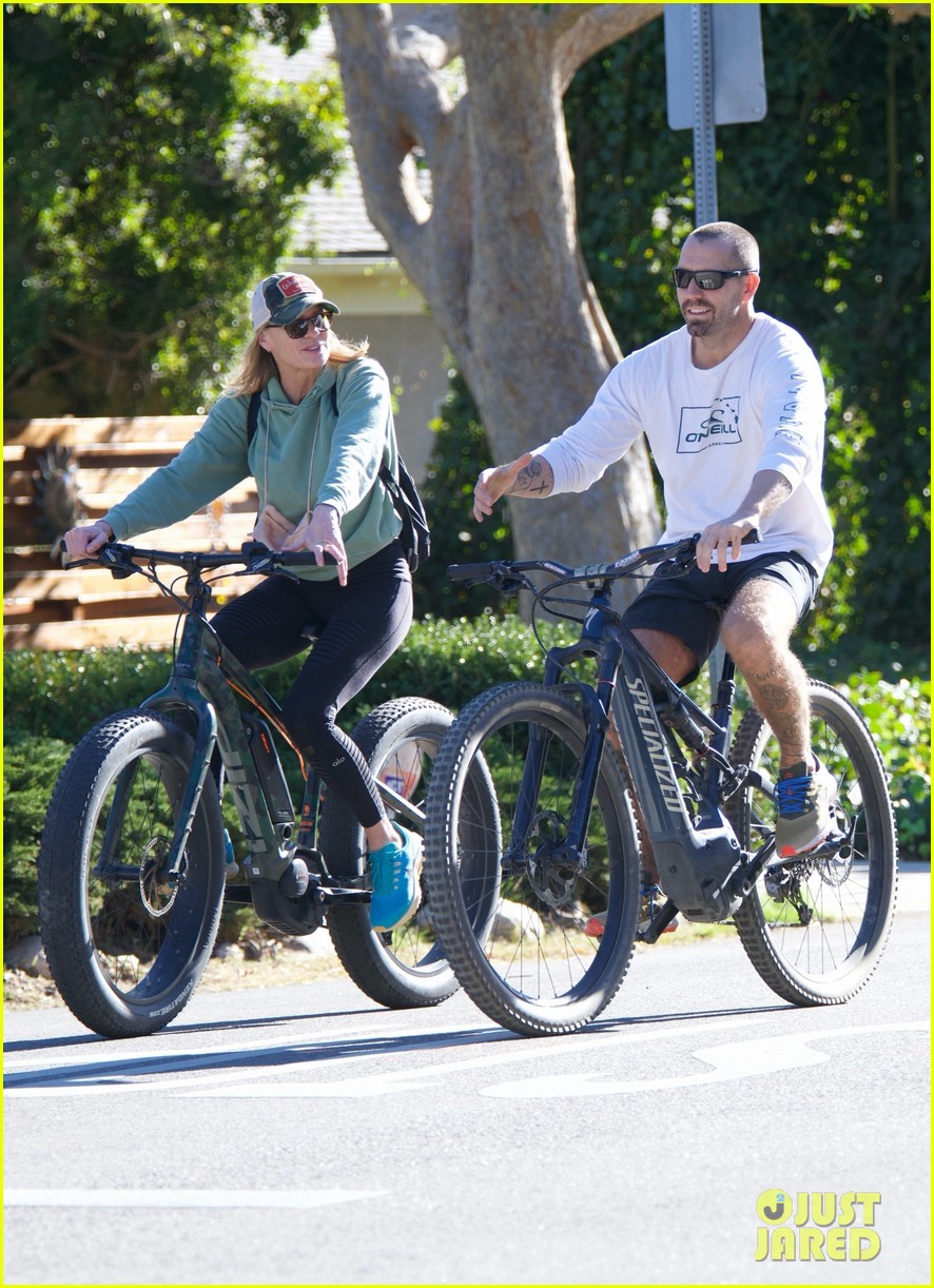 Photo: robin wright bike ride with husband 21 | Photo 4504883 | Just