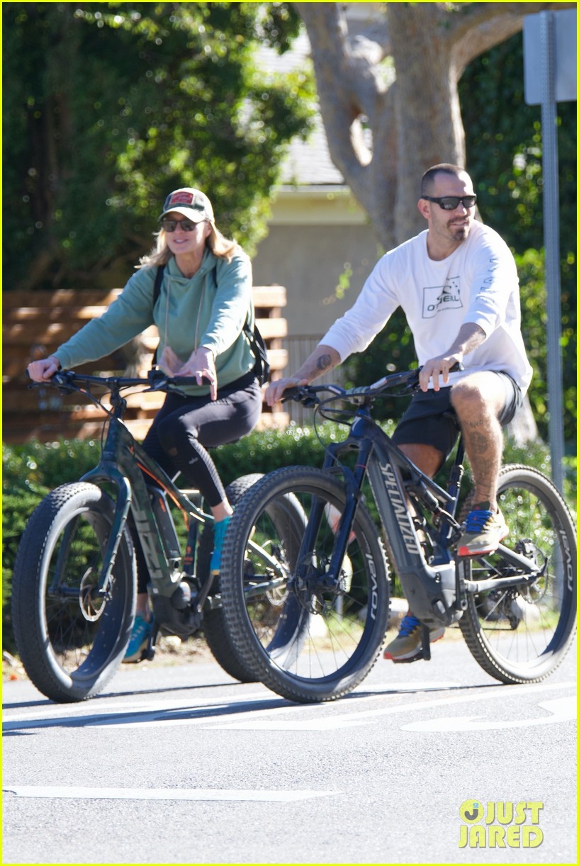 Photo: robin wright bike ride with husband 22 | Photo 4504884 | Just