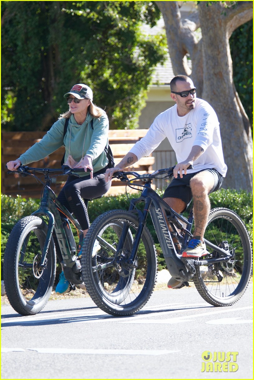 Photo: robin wright bike ride with husband 23 | Photo 4504885 | Just