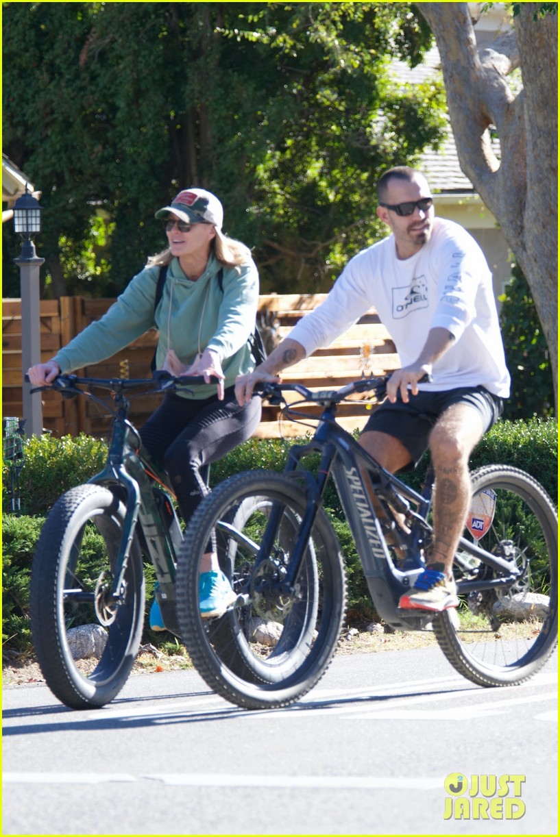 Photo: robin wright bike ride with husband 24 | Photo 4504886 | Just