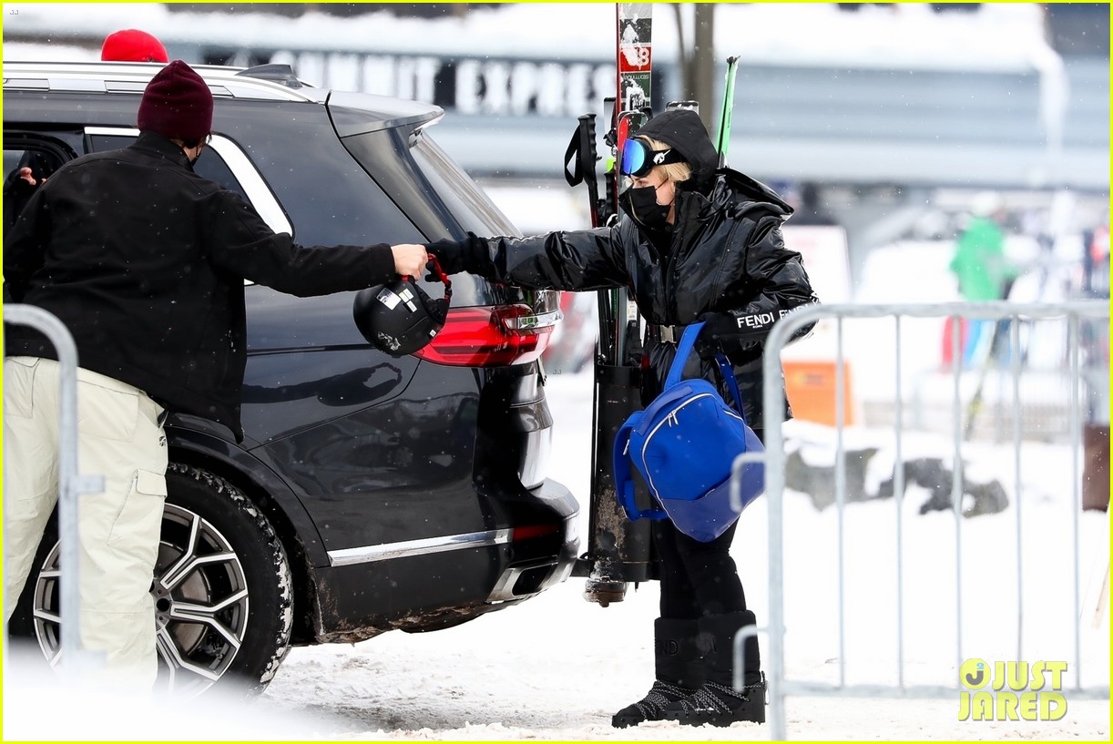 Photo: rebel wilson jacob busch keep cozy vacation in aspen 19 | Photo