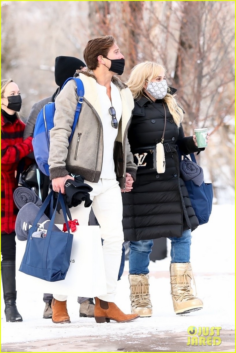 Photo: rebel wilson jacob busch keep cozy vacation in aspen 53 | Photo