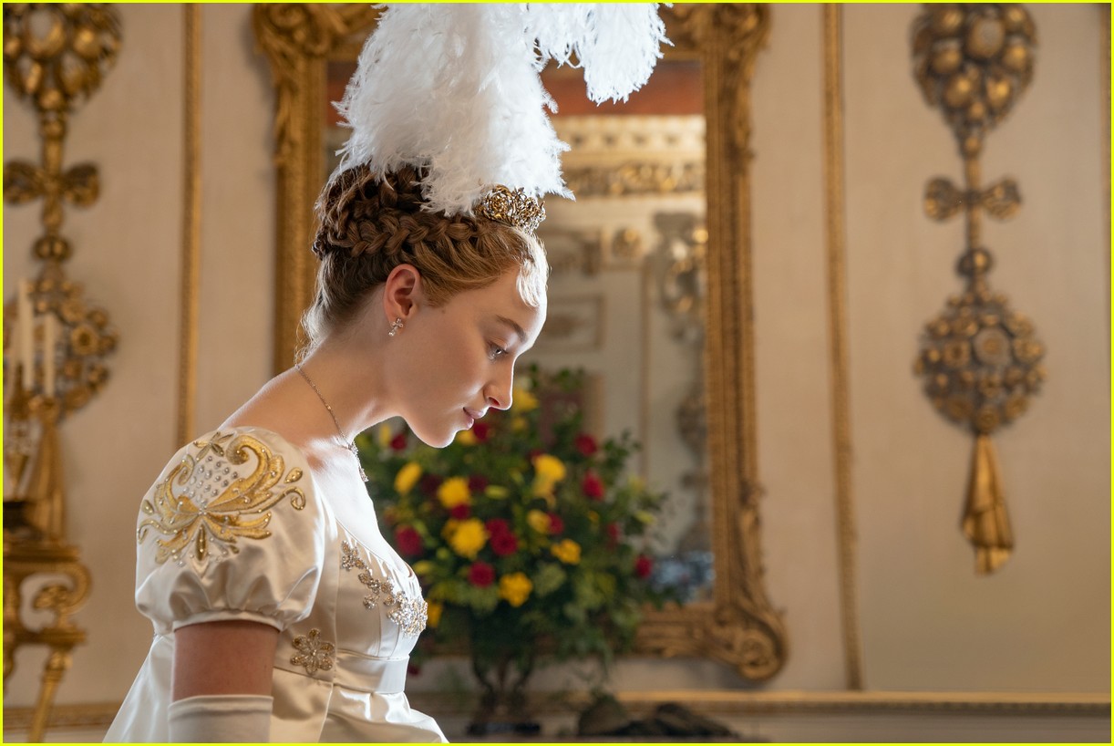 How Old is Daphne in 'Bridgerton'? The Books Provide the Answer!: Photo