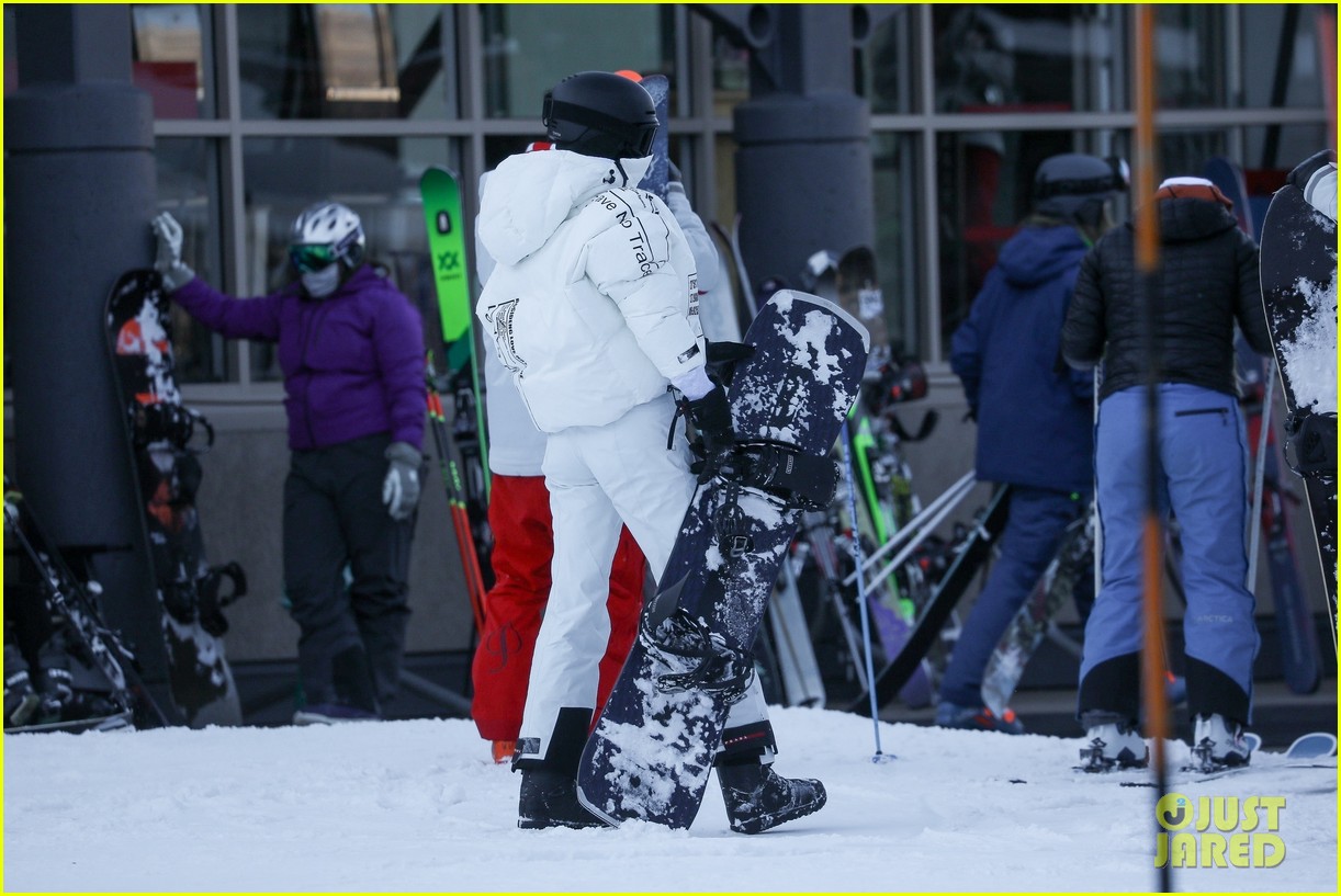 Photo: kendall jenner skis in aspen kris jenner shops 31 | Photo