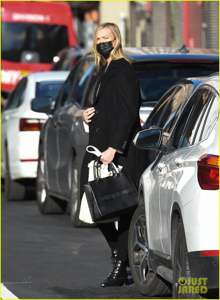 Karlie Kloss Makes Rare Appearance Out After Confirming Pregnancy