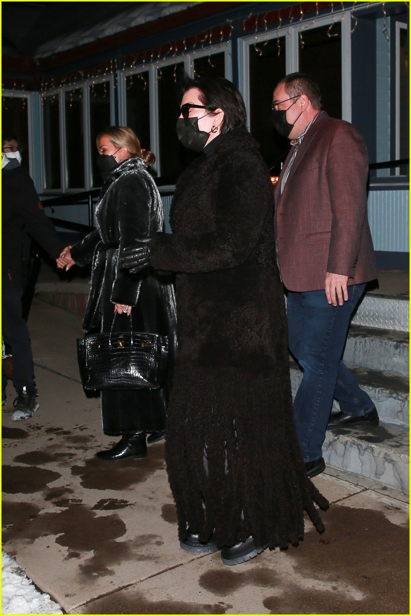 Photo: kylie kendall kris jenner aspen december 2020 48 | Photo 4512825