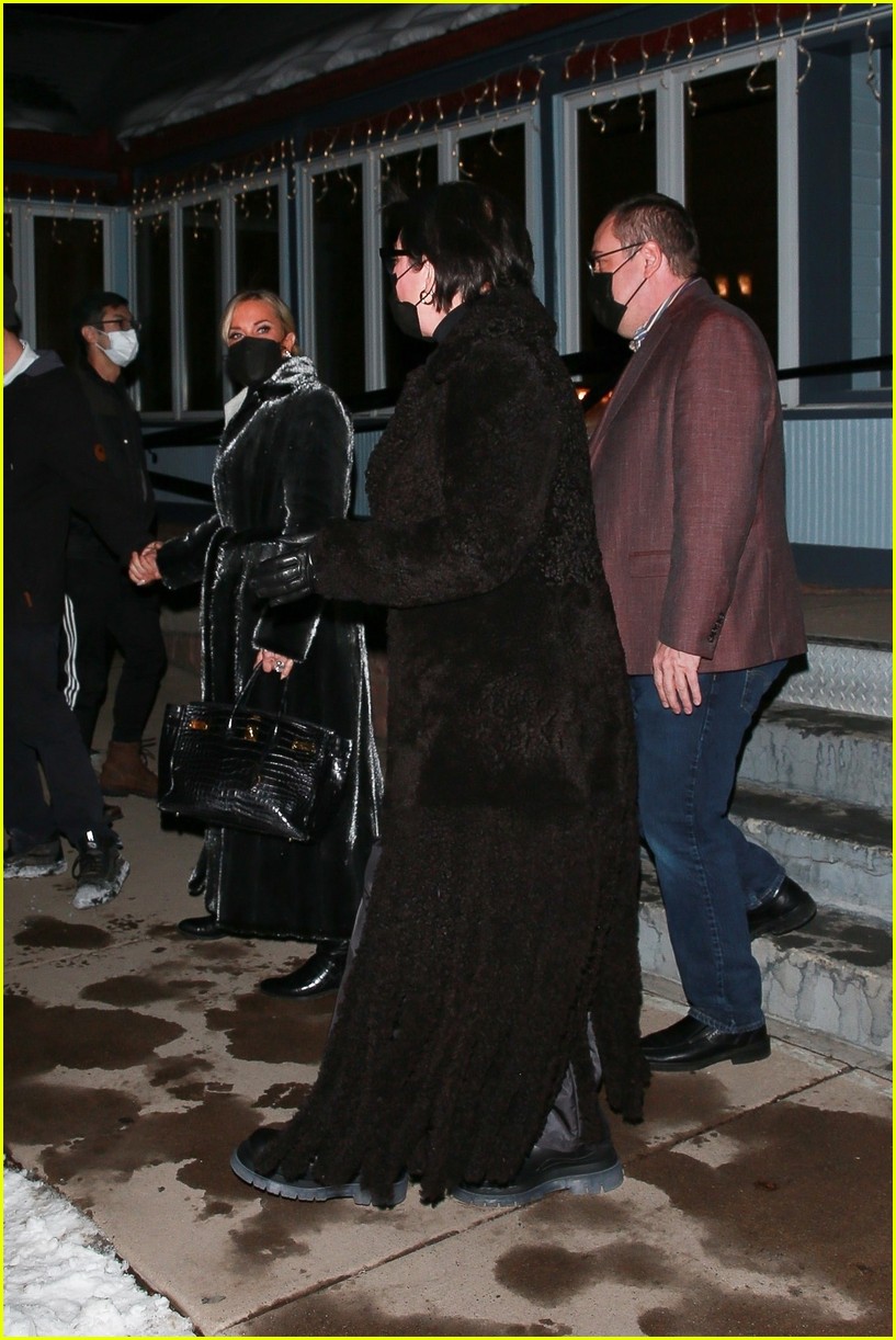 Photo: kylie kendall kris jenner aspen december 2020 49 | Photo 4512826