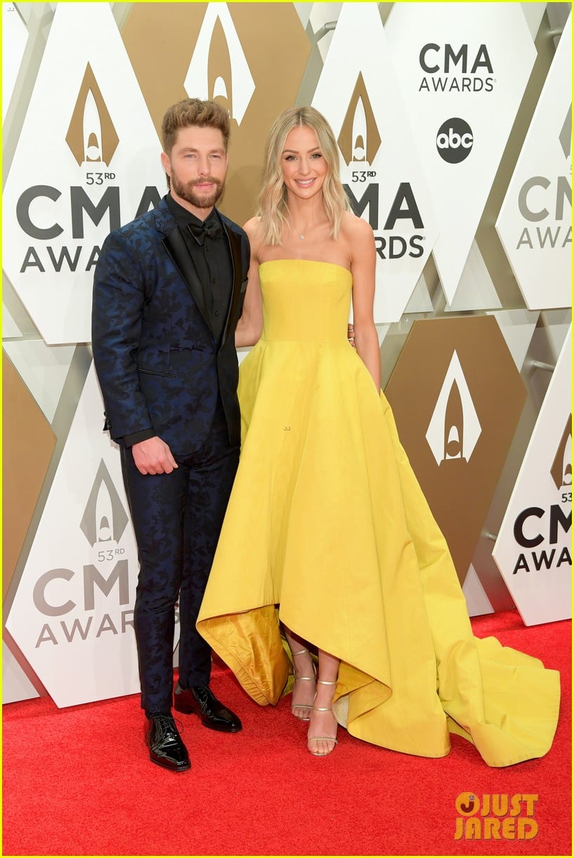 Lauren Bushnell Is Pregnant; Expecting First Child With Singer Chris(02)