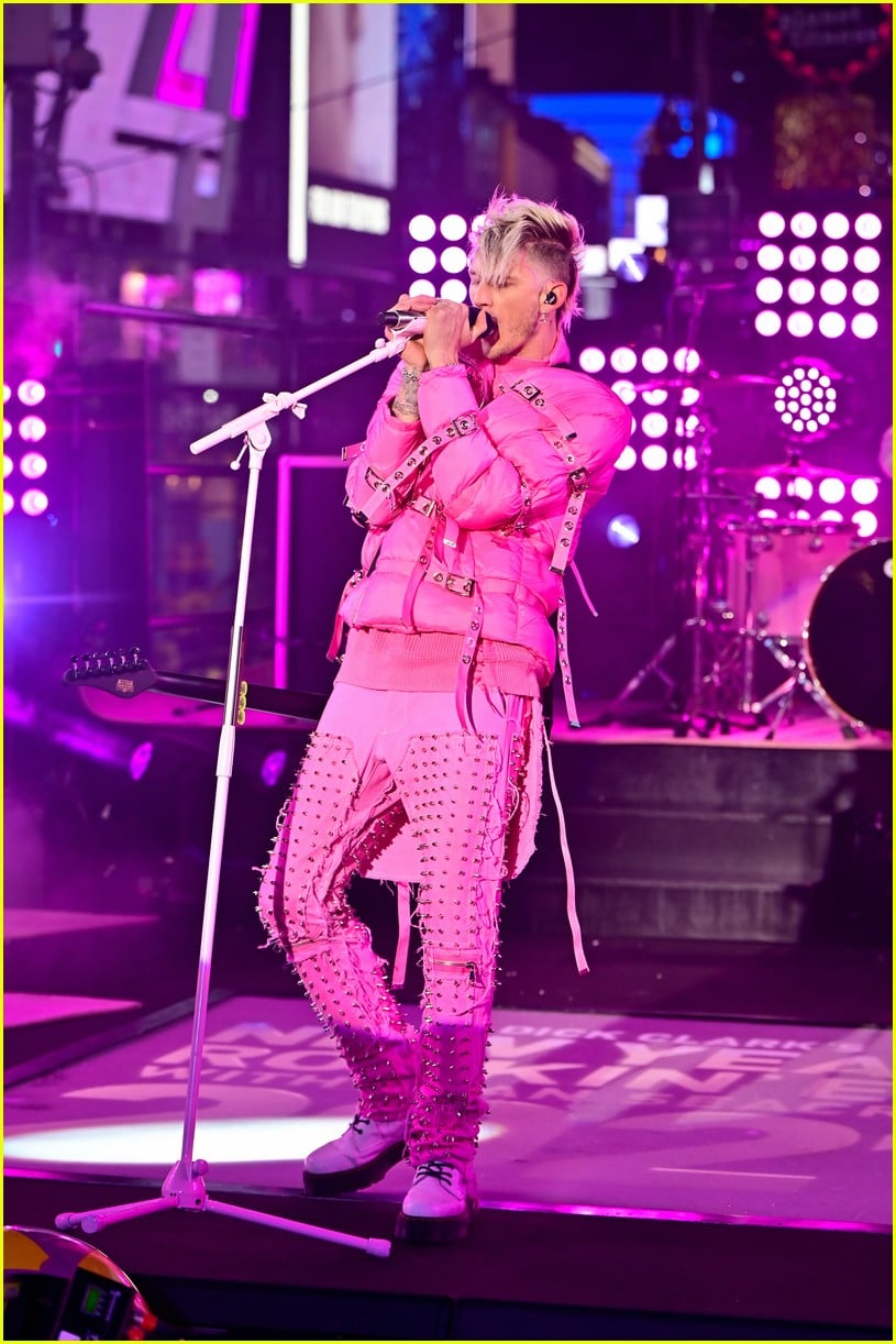 Photo Megan Fox Machine Gun Kelly New Years Eve 24 Photo 4513083 