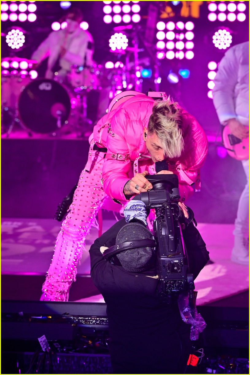 Photo megan fox machine gun kelly new years eve 25 Photo 4513084