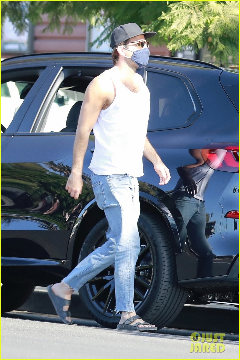 Zachary Quinto Bares Some Skin While on Coffee Run in Los Feliz Photo