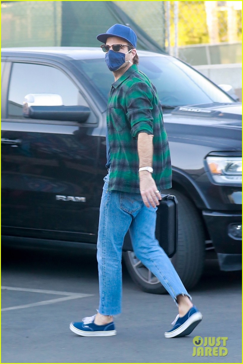 Zachary Quinto Bares Some Skin While on Coffee Run in Los Feliz Photo