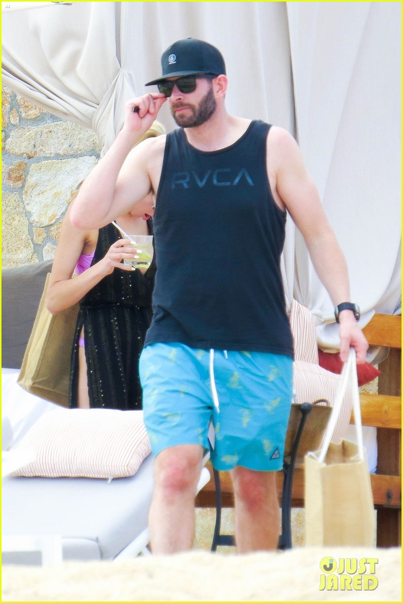 Tarek El Moussa & Fiancee Heather Rae Young Spotted On Vacation in Cabo