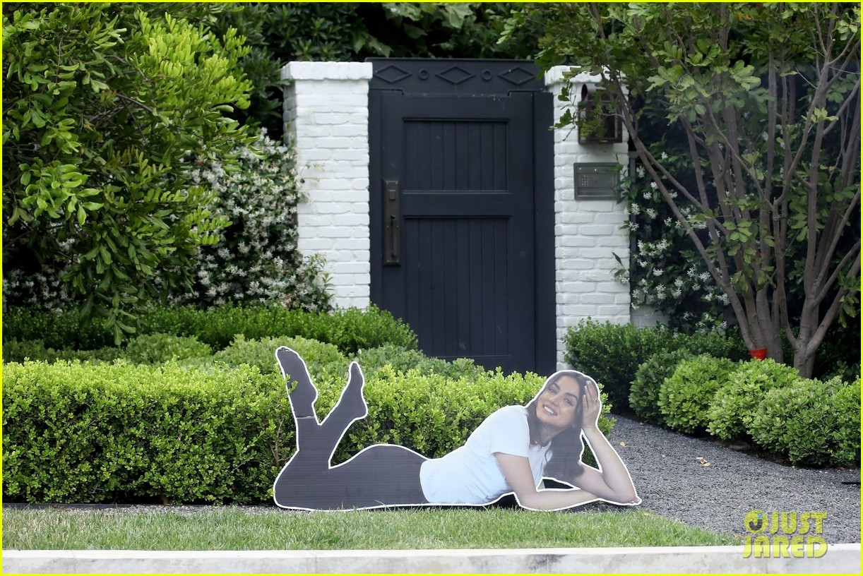 Ben Affleck's Cardboard CutOut of Ana de Armas Was Just Spotted in the