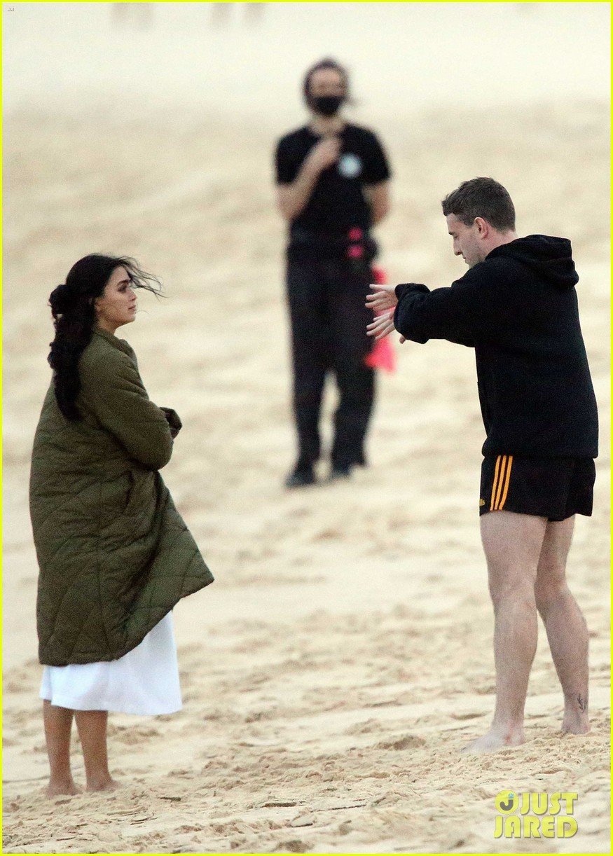 Photo: elsa pataky paul mescal beach scenes carmen set 03 | Photo