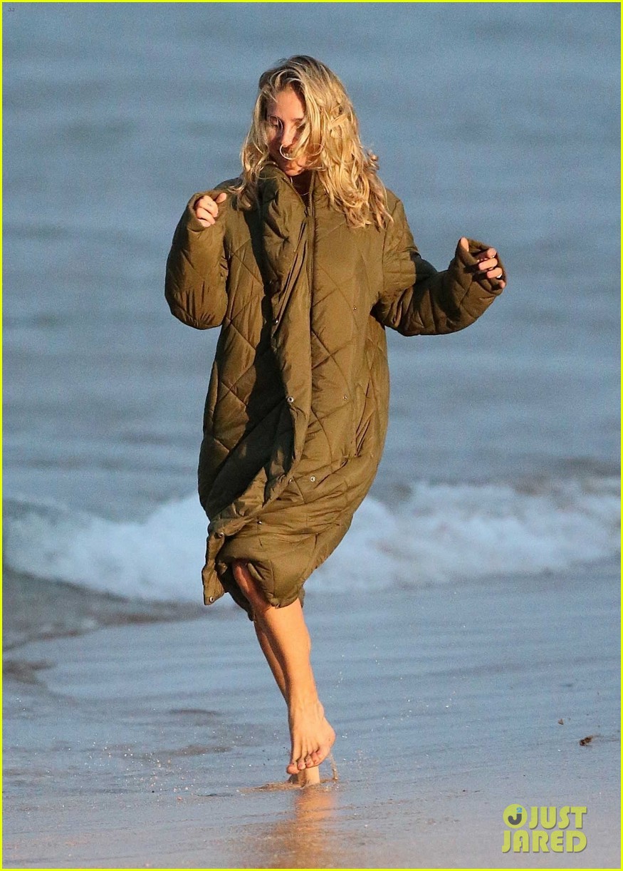 Photo: elsa pataky paul mescal beach scenes carmen set 08 | Photo