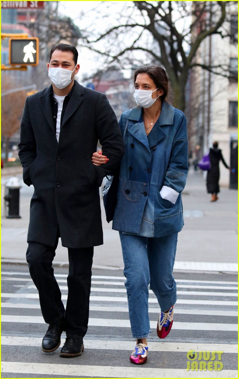 See This Week's New Katie Holmes Photos, Including Sightings with(02)