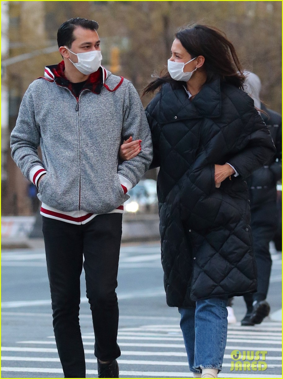 Katie Holmes Has A Pep In Her Step While Walking With Boyfriend Emilio(01)