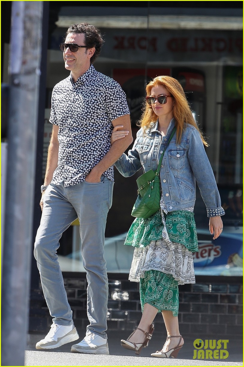 Photo: isla fisher celebrates 45 birthday sacha baron cohen sydney 56