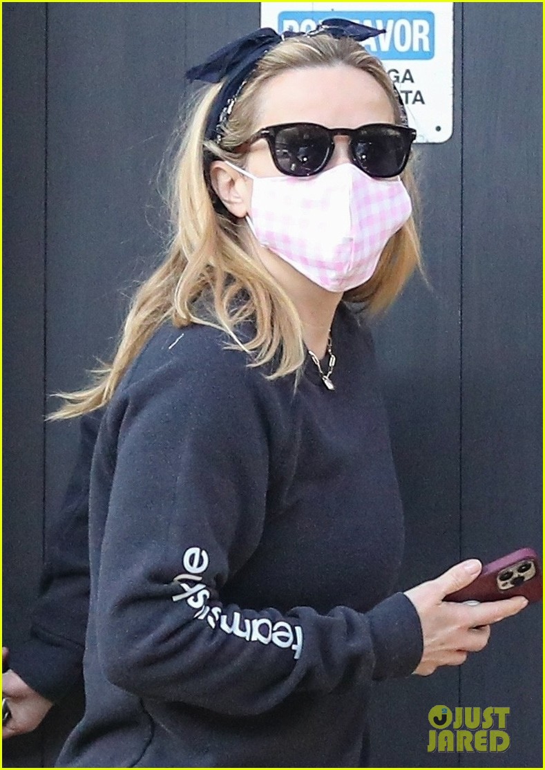 Reese Witherspoon Pays Laura Dern a Visit on Her Birthday Photo