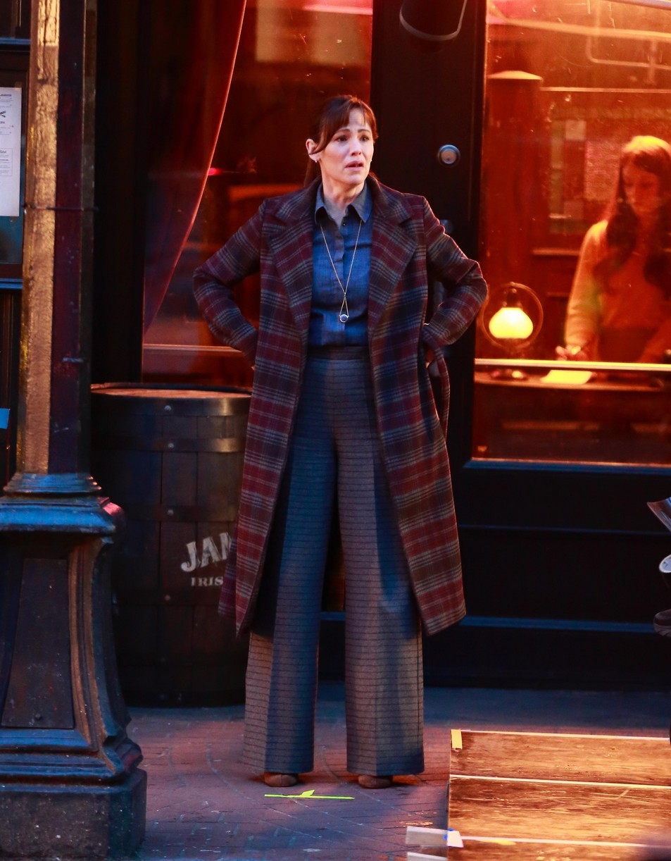 Jennifer Garner Wears A Plaid Coat While Filming 'The Adam Project
