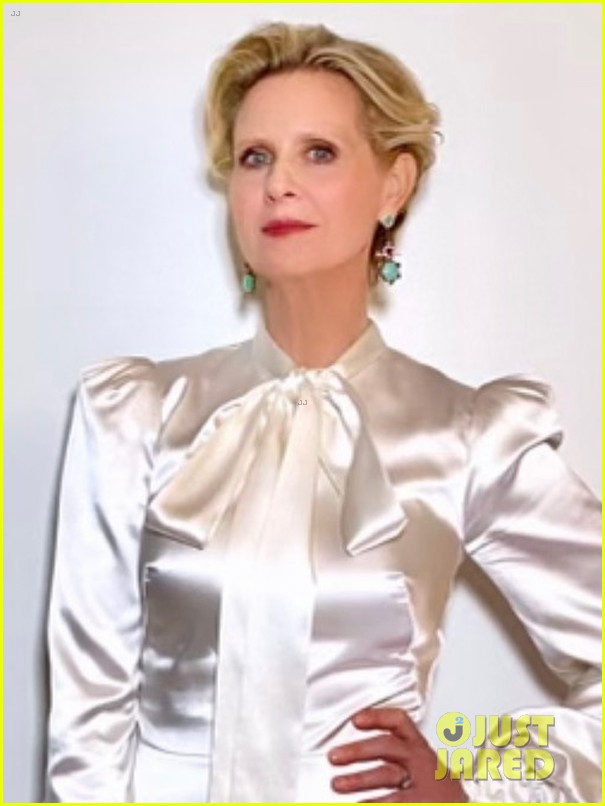 Photo: julia garner cynthia nixon golden globes 04 | Photo 4528829