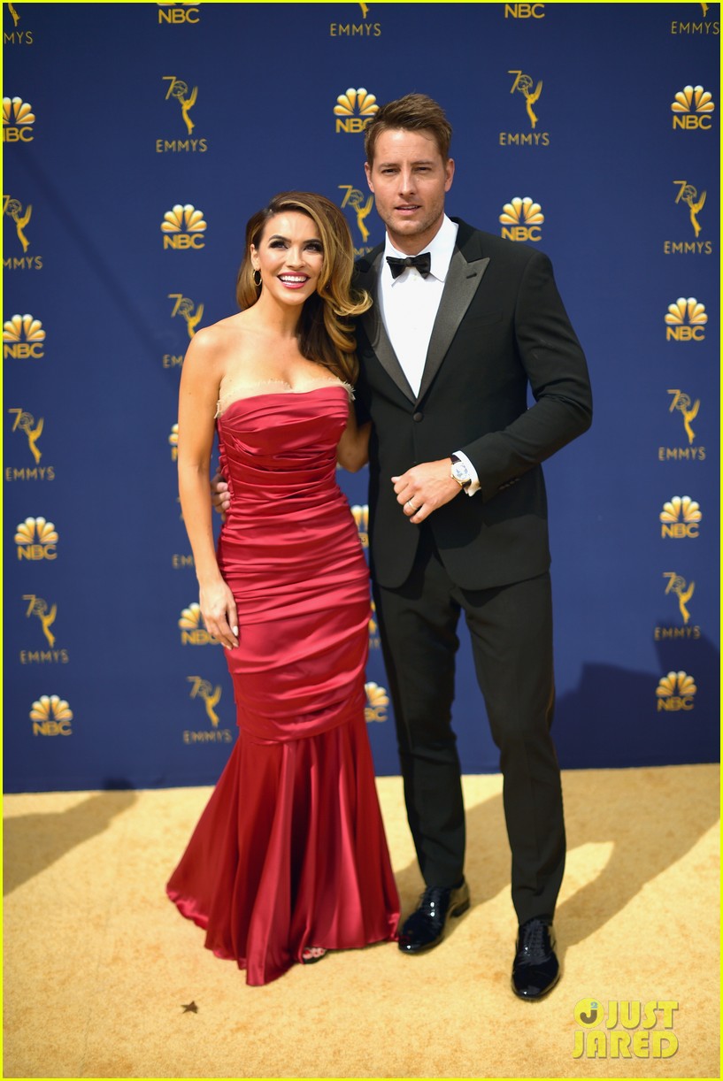 Photo: justin hartley chrishell stause divorce finalized 03 | Photo
