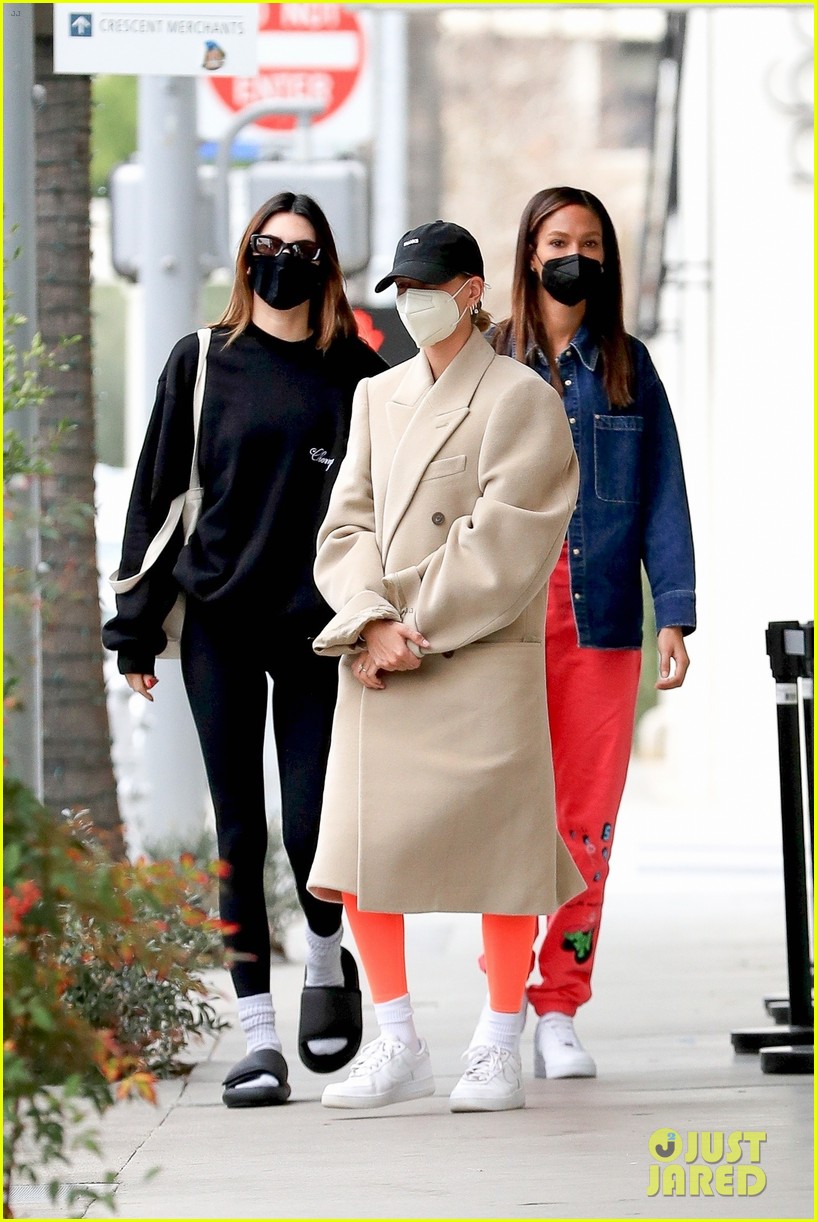 Kendall Jenner, Hailey Bieber, & Joan Smalls Meet Up for Lunch & a