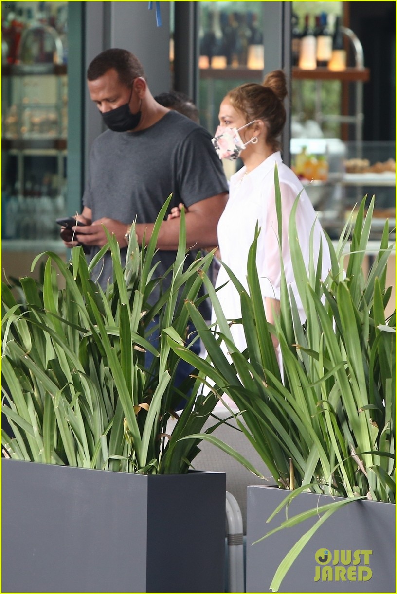 Jennifer Lopez & Alex Rodriguez Step Out For Lunch Ahead of Valentine's