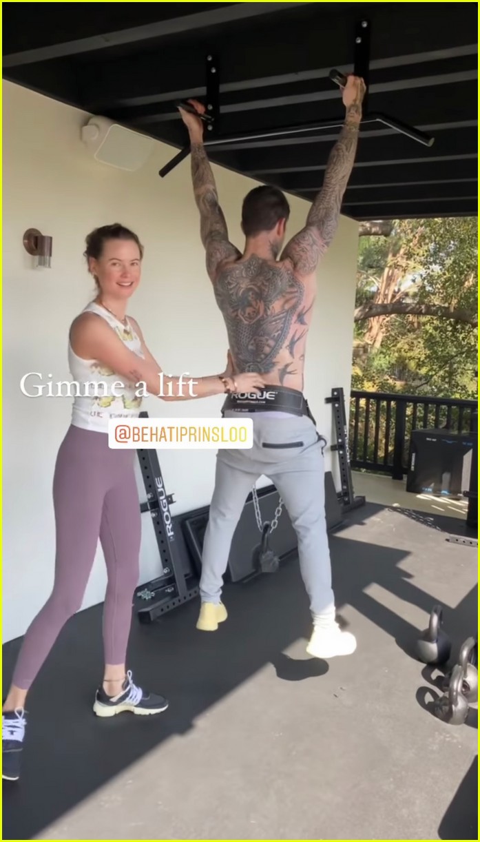 Behati Prinsloo Helps Spot Adam Levine During His Shirtless Workout at ...