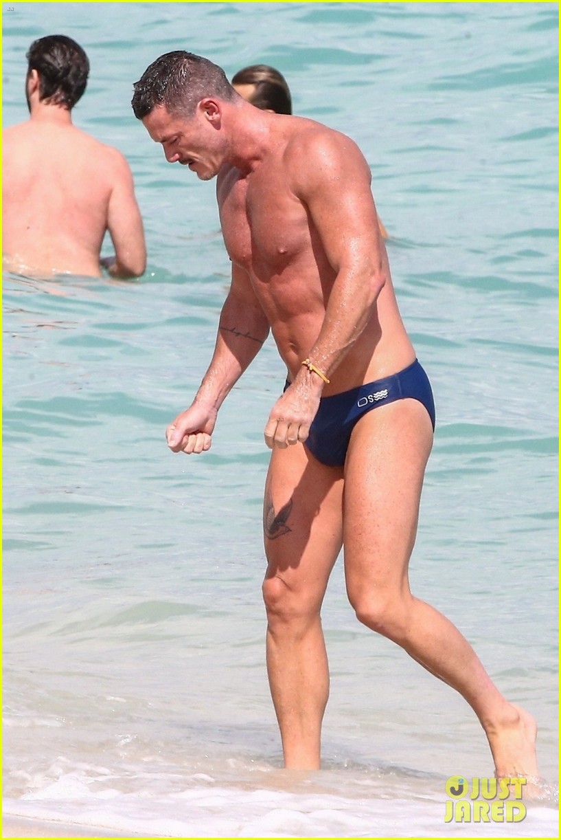 Luke Evans Shows Off His Buff Bod at the Beach With a Friend in Miami