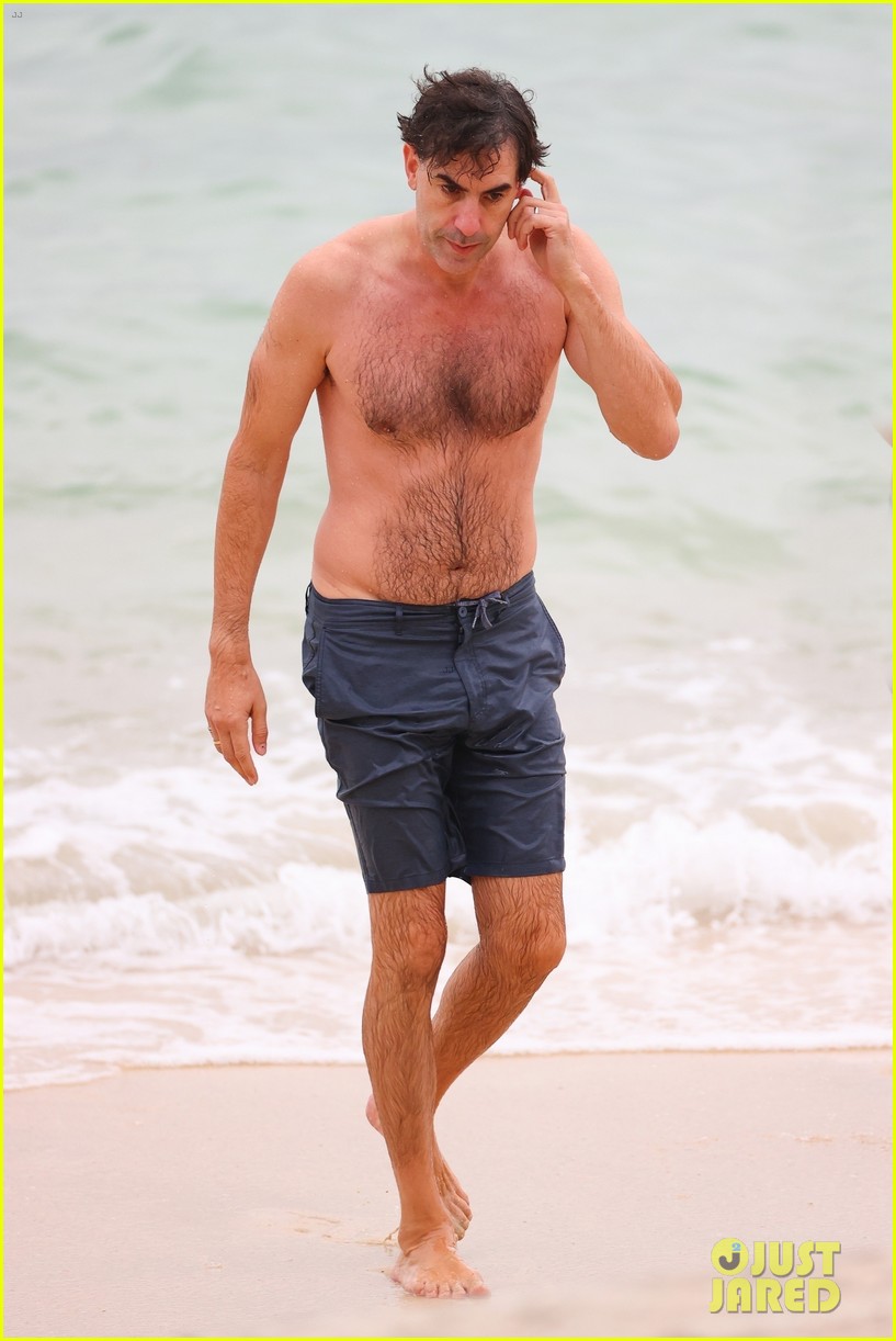 Photo: sacha baron cohen shirtless at the beach 53 | Photo 4528079