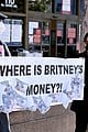 britney spears fans at court hearing 04