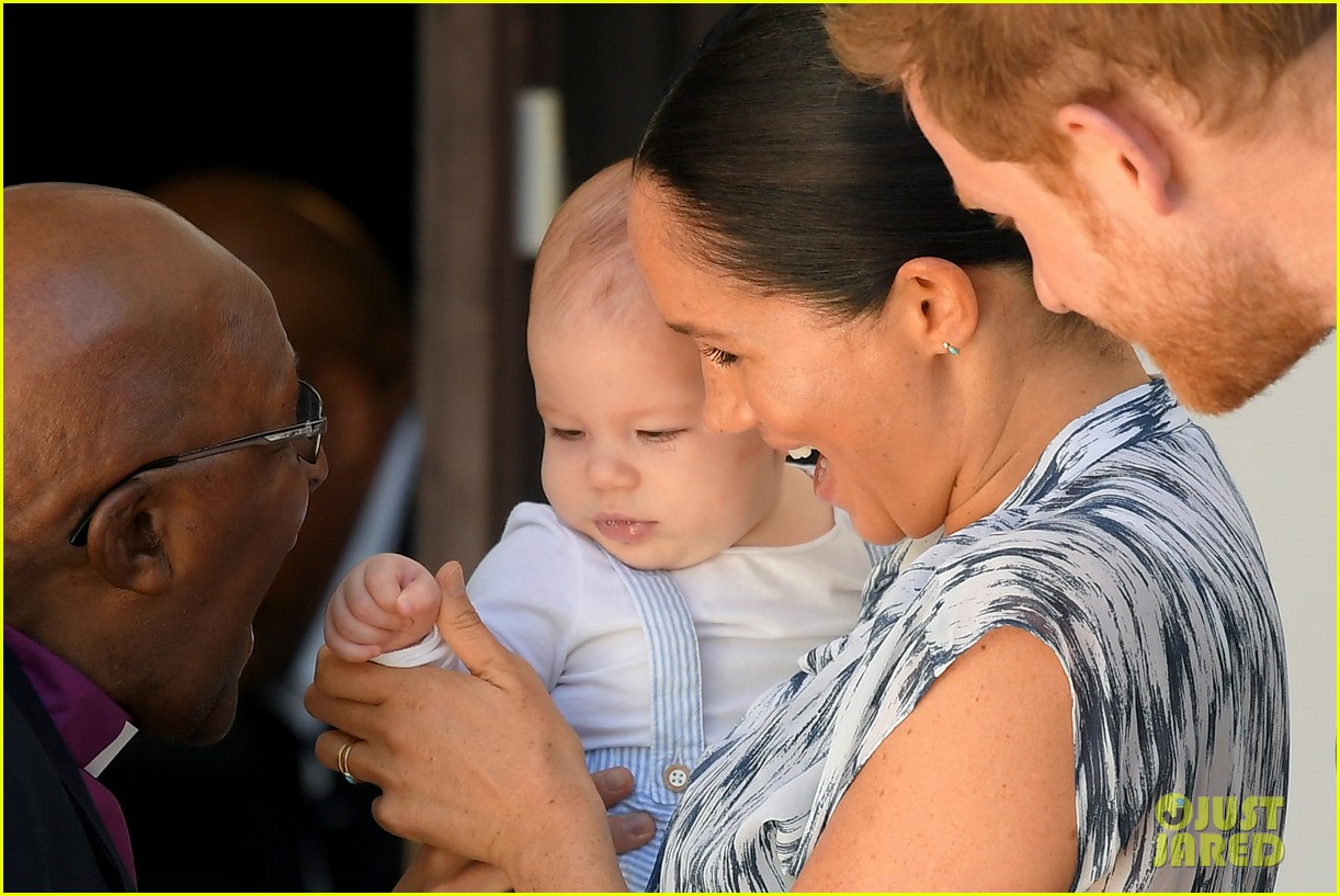 Meghan Markle Reveals A Member Of The Royal Family Was Concerned Over Archie S Skin Tone Photo 4530731 Meghan Markle Oprah With Meghan And Harry Prince Harry Pictures Just Jared