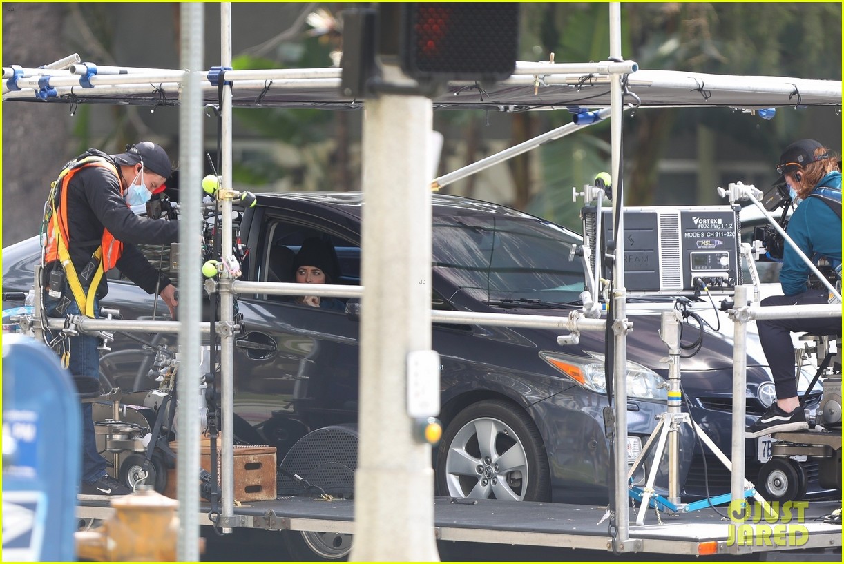 Photo: dakota johnson am i ok set resume production 09 | Photo 4530963