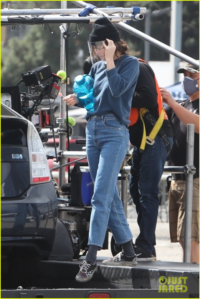 Photo: dakota johnson am i ok set resume production 30 | Photo 4530984