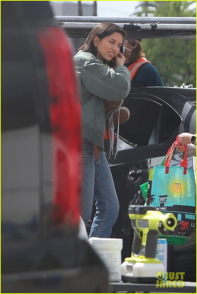 Photo: dakota johnson am i ok set resume production 34 | Photo 4530988