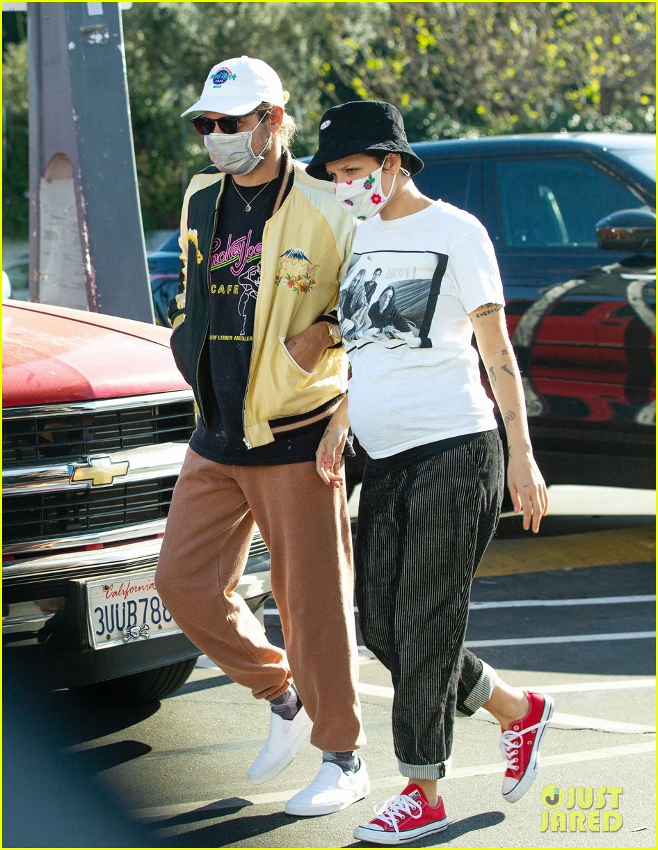 Halsey Covers Baby Bump in White T-Shirt While Out with Boyfriend Alev