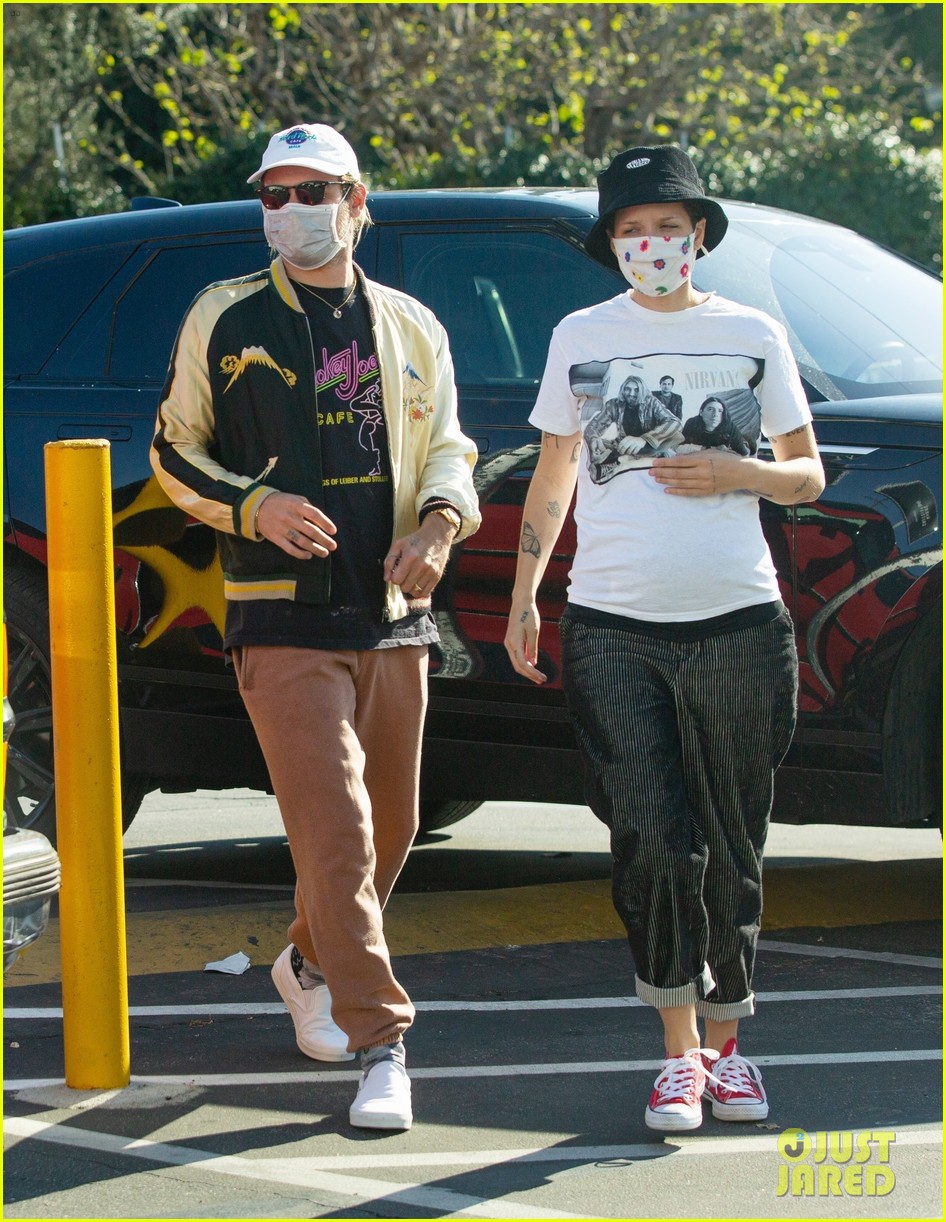 Halsey Covers Baby Bump in White TShirt While Out with Boyfriend Alev