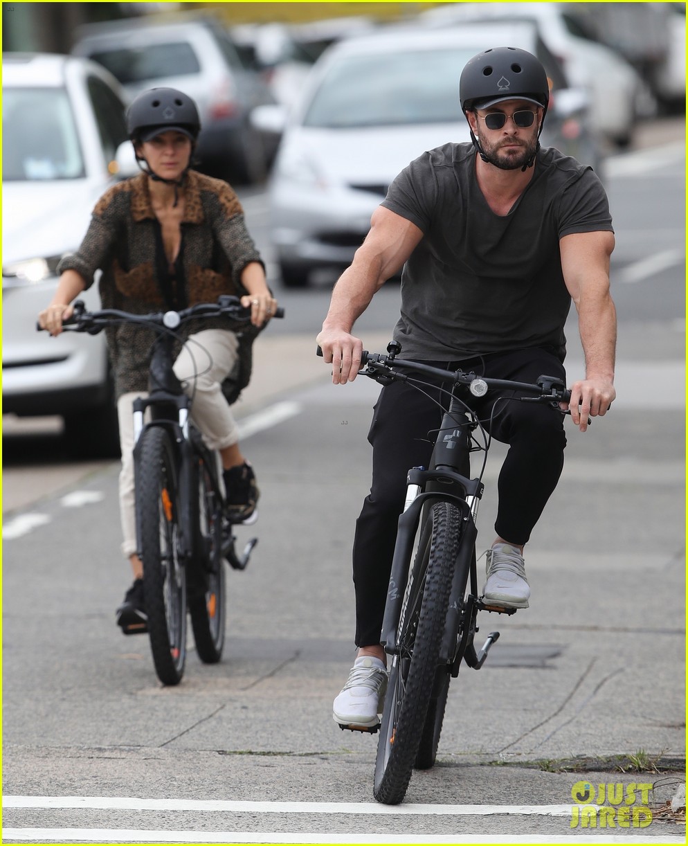 Chris Hemsworth & Elsa Pataky Couple Up for Bike Ride Around Sydney