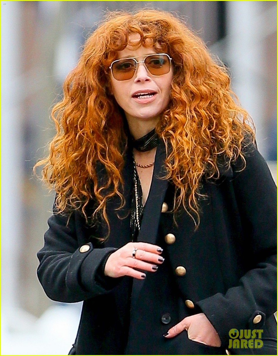 Photo natasha lyonne gets work filming russian doll season two 02