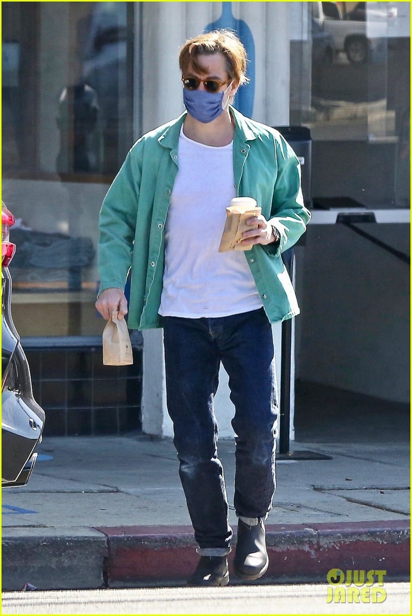 chris pine coffee from blue bottle 054530336