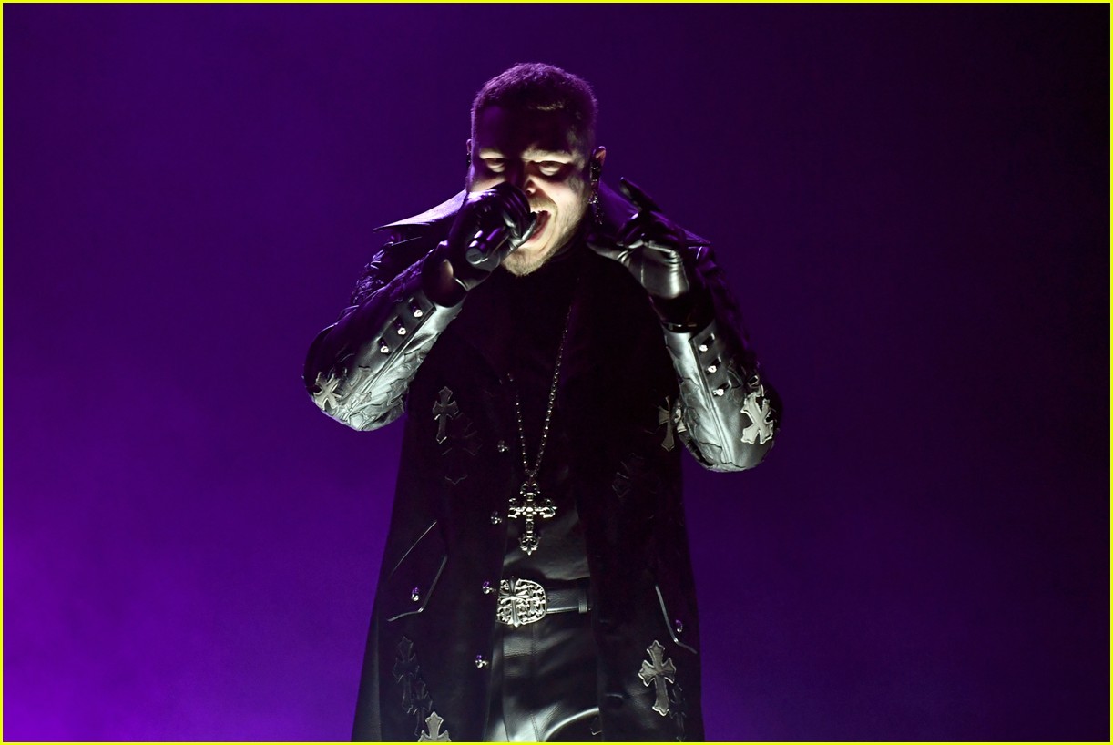 Post Malone Delivers a Haunting Performance of 'Hollywood's Bleeding