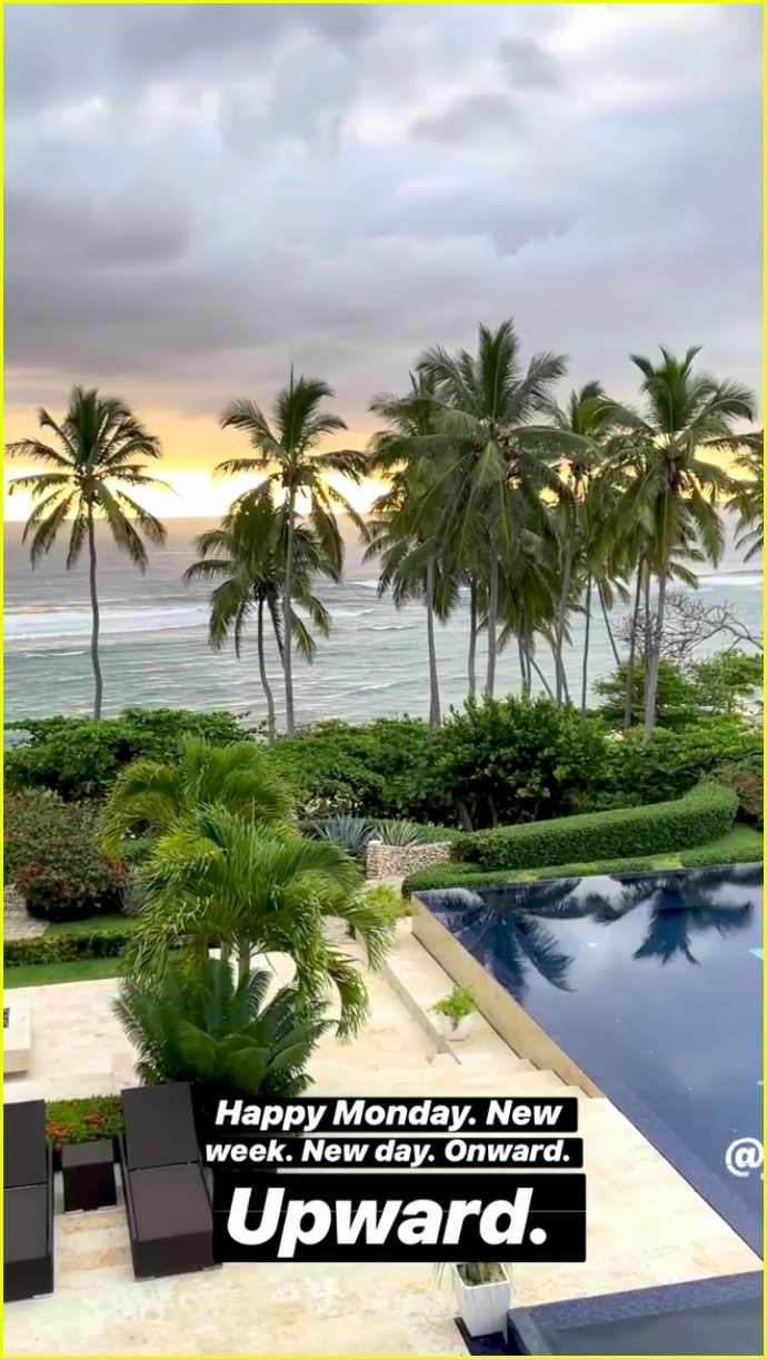 Alex Rodriguez Flies to Dominican Republic to Be With Jennifer Lopez